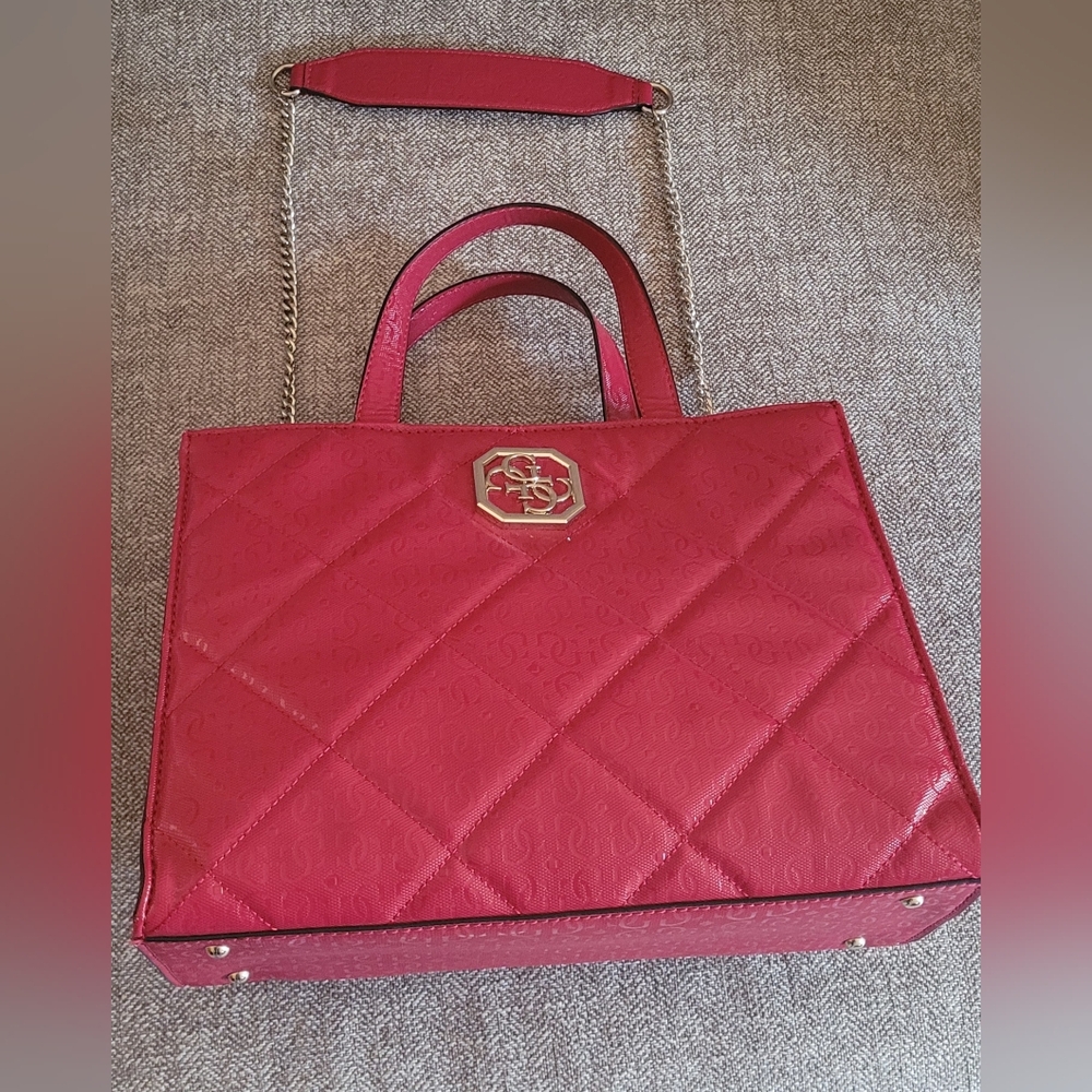 GUESS Dilla Berry Patent Logo Quilted Handbag